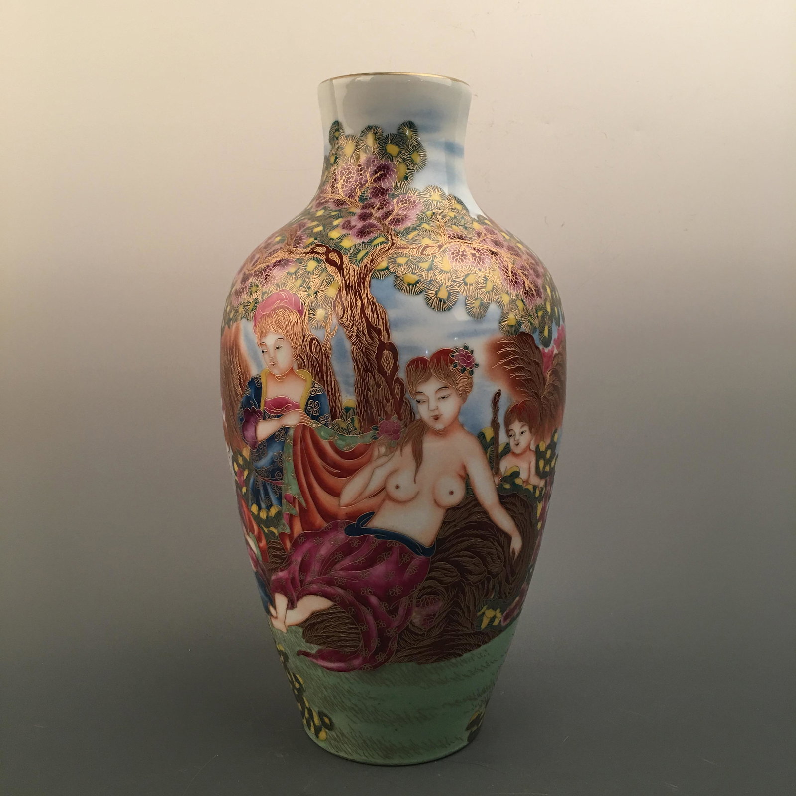 Chinese Enamels Vase, Qianlong Mark: Chinese Enamels Vase, Qianlong Mark 16''H, 8''W; 8.4 lb Shipping: We are able to pack and ship this item to an address in the United States for $45.00 via UPS Ground or USPS Priority Mail. Tracking in