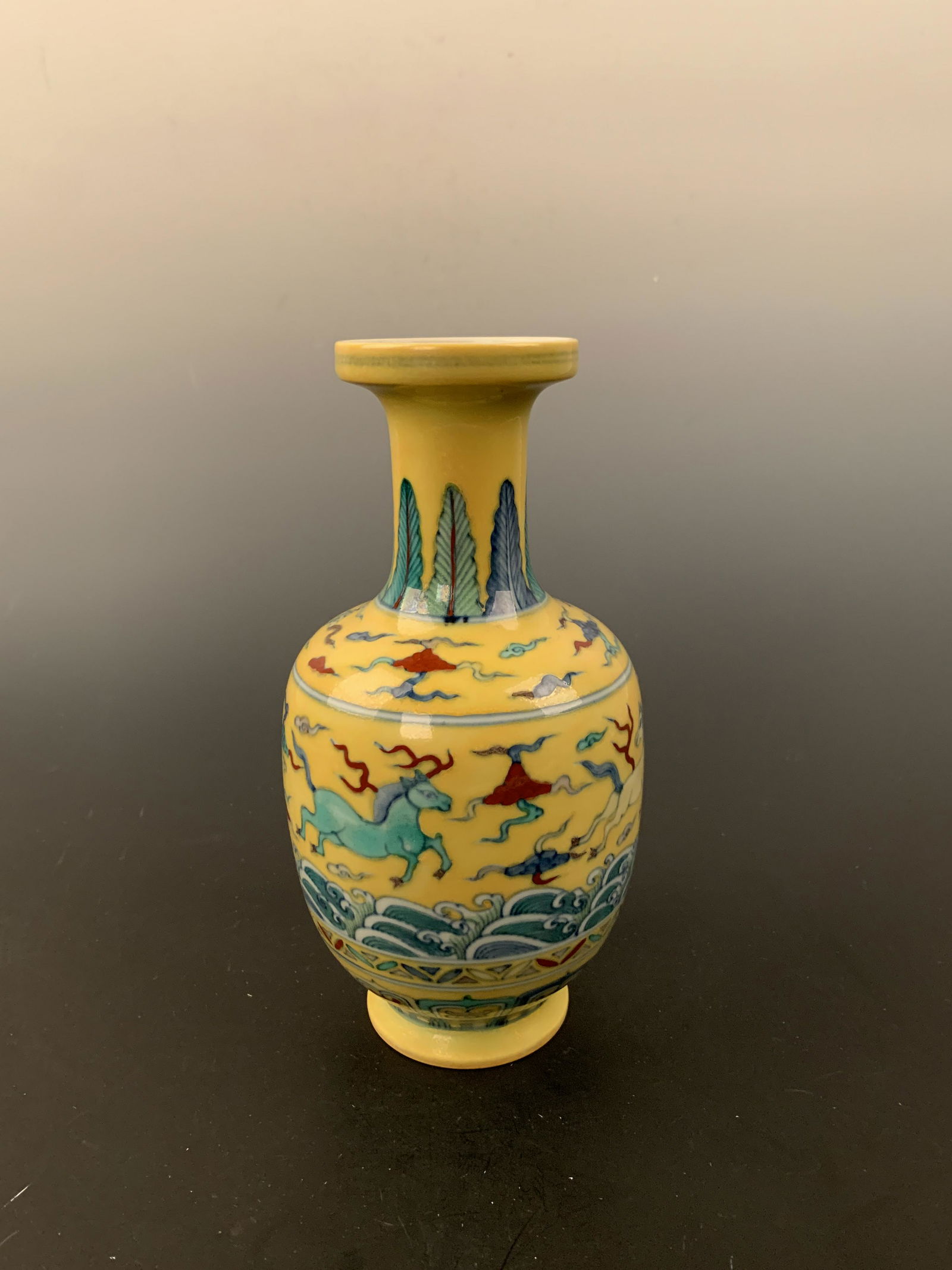 Chinese Ming Dou Cai Vase with Chenghua Mark (1 of 8)