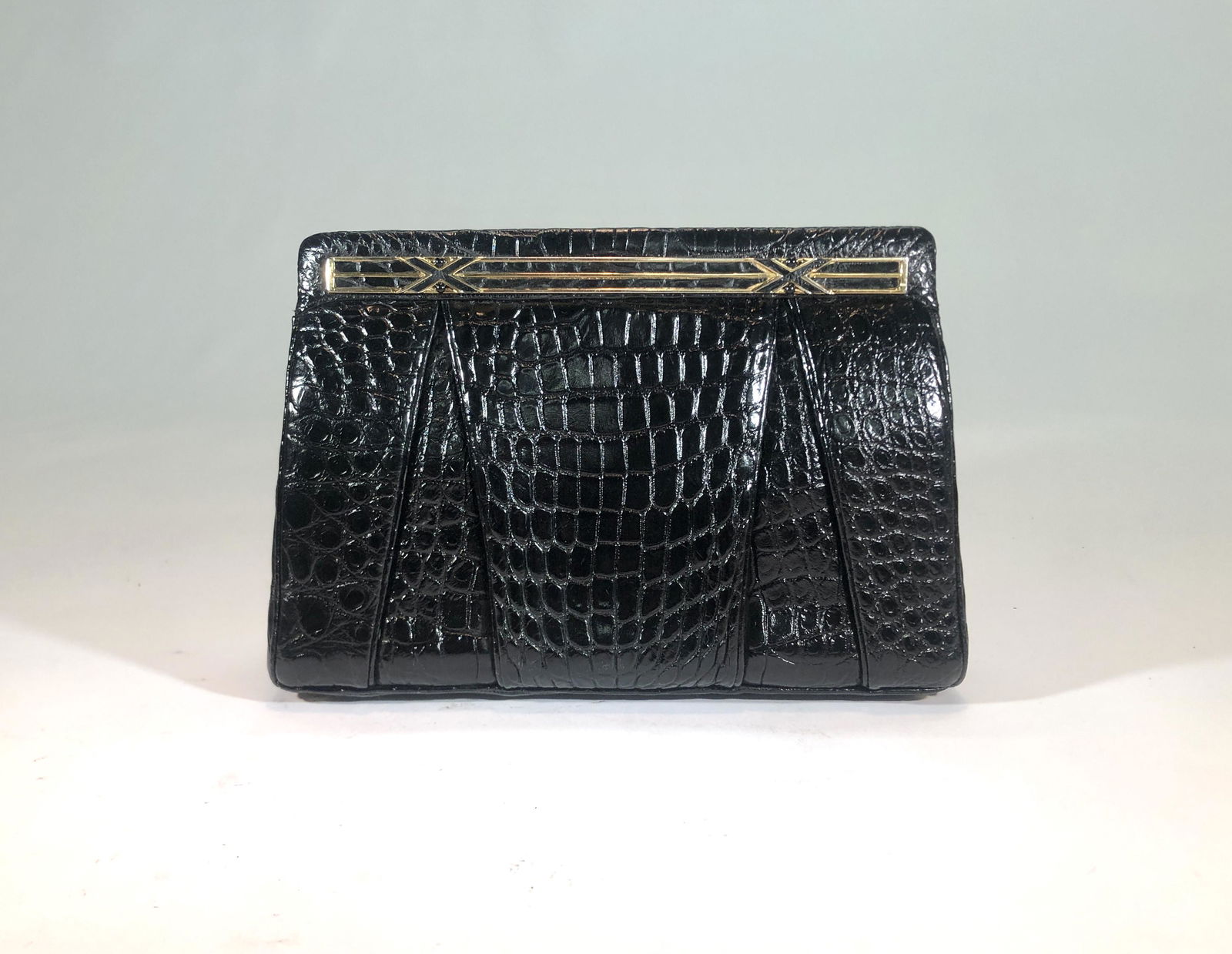 A Judith Leiber purse: A Judith Leiber purse height 5 1/2in (14cm); width 8in (20cm); depth 2 1/2in (6.5cm)