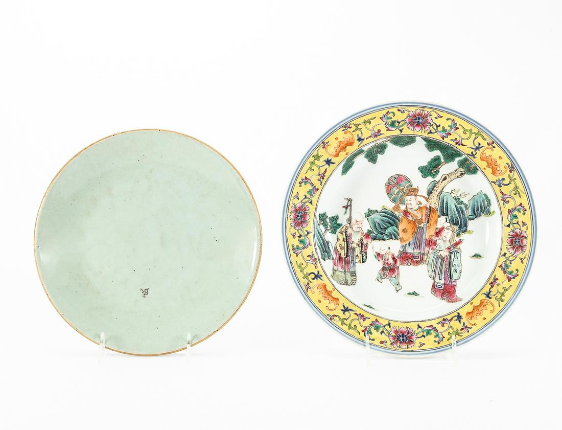 Two Chinese porcelain plates (1 of 7)