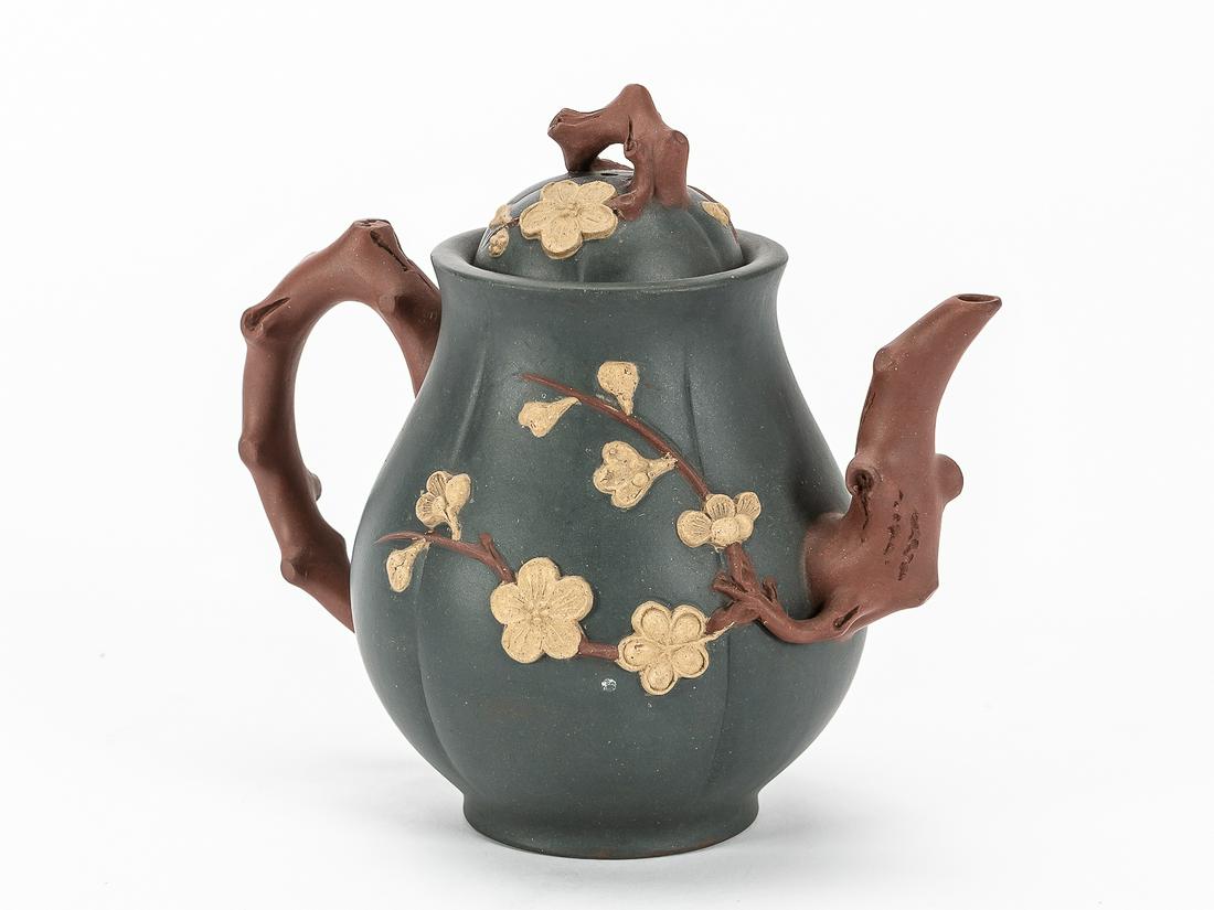 A Chinese tri-color Yixing ware pottery teapot (1 of 3)