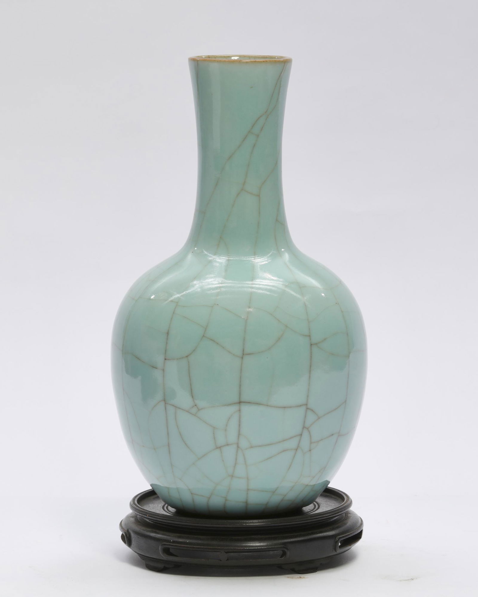 A Chinese porcelain crackle glaze vase on stand (1 of 3)