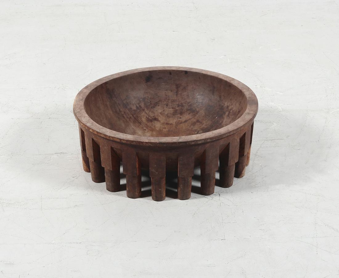 A turned hardwood bowl (1 of 2)