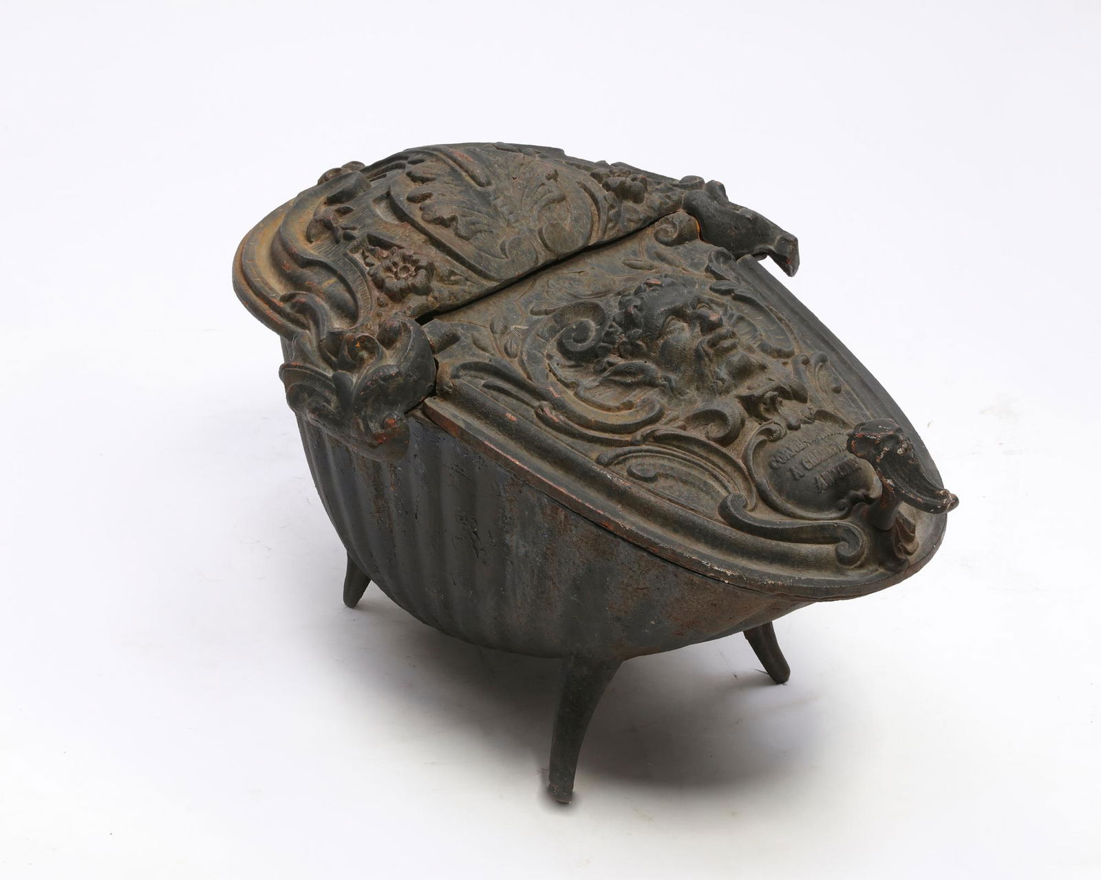 A French cast iron coal hod, 19th Century (1 of 4)