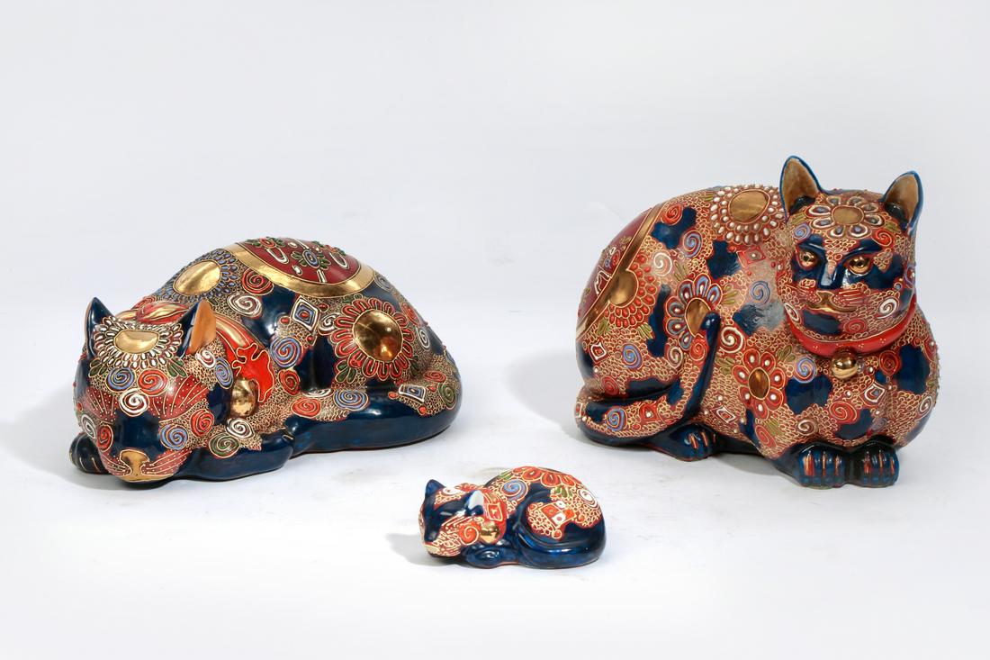Three Japanese Imari porcelain models of cats (1 of 2)