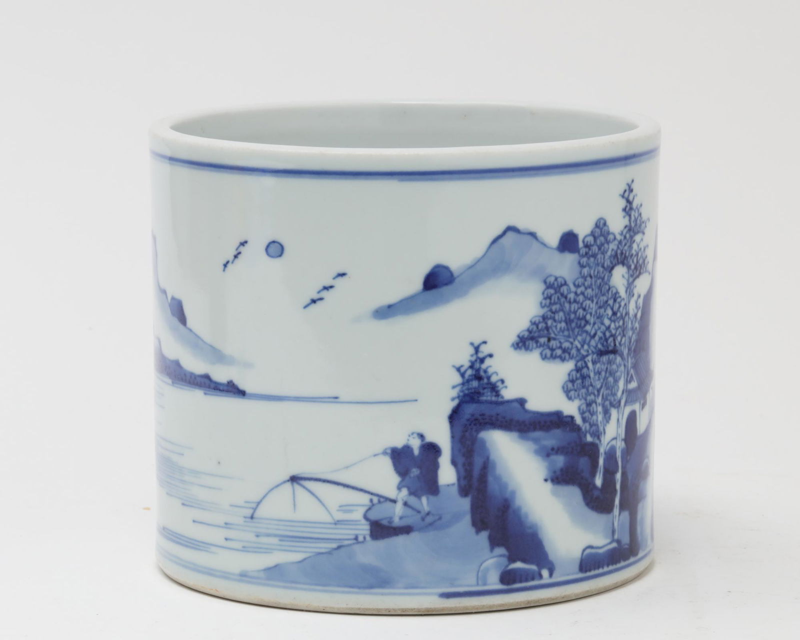 A Chinese porcelain blue and white brush pot (1 of 3)