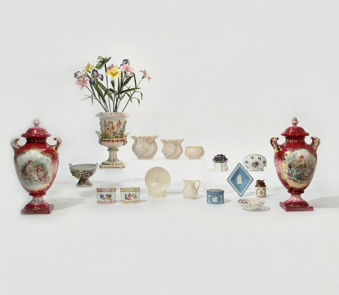 Group of Continental porcelain table articles (1 of 12)