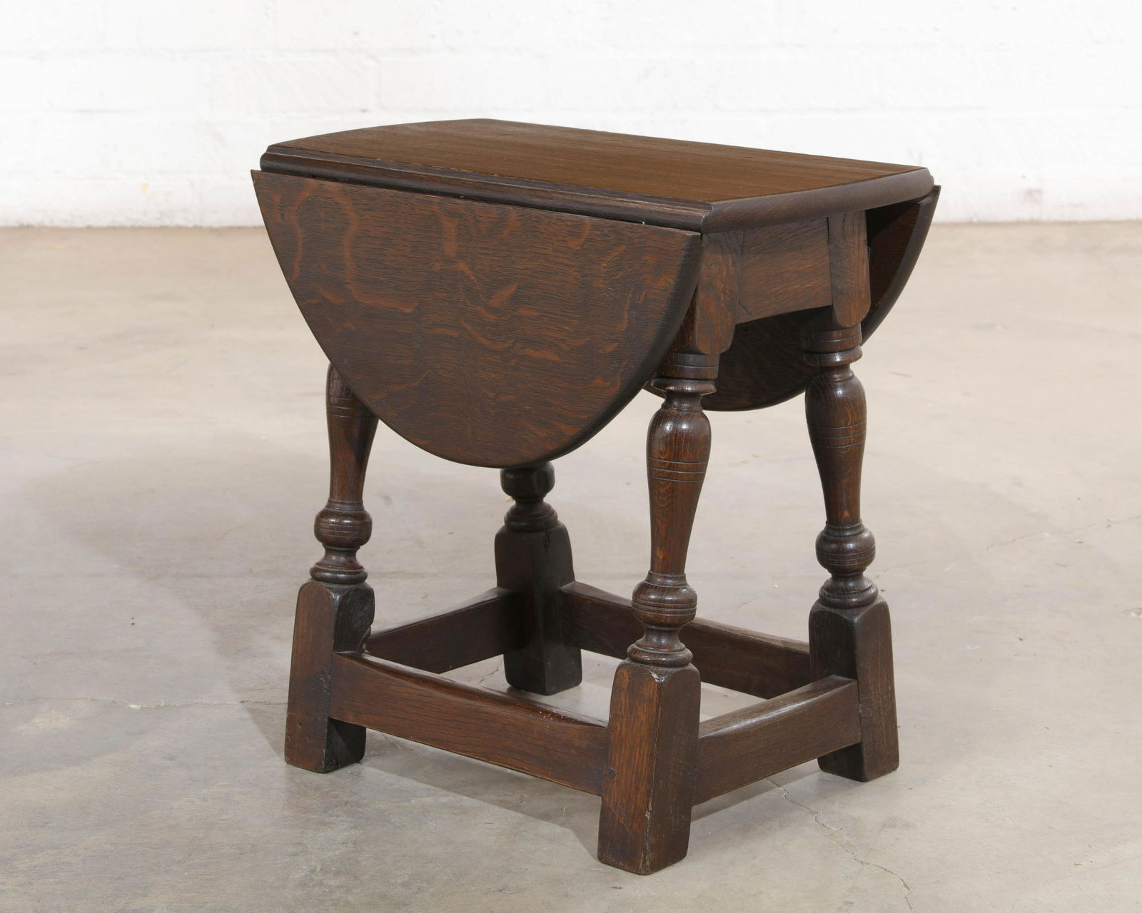 English turned oak joint stool/table (1 of 2)