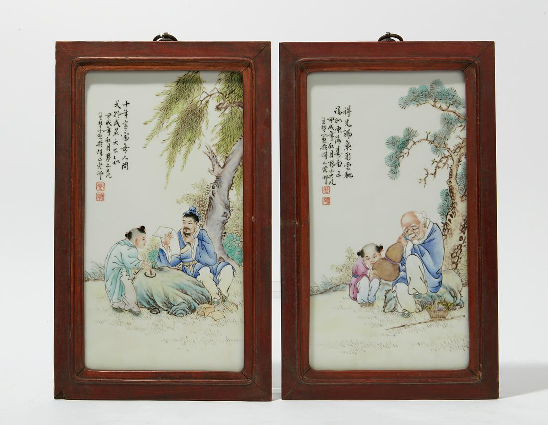 A pair of Chinese porcelain plaques (1 of 2)