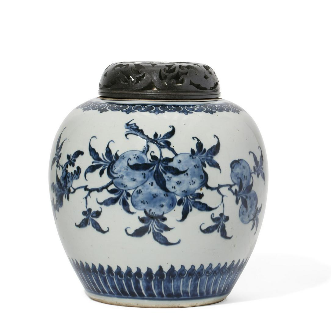 A Chinese blue and white glazed porcelain jar (1 of 6)