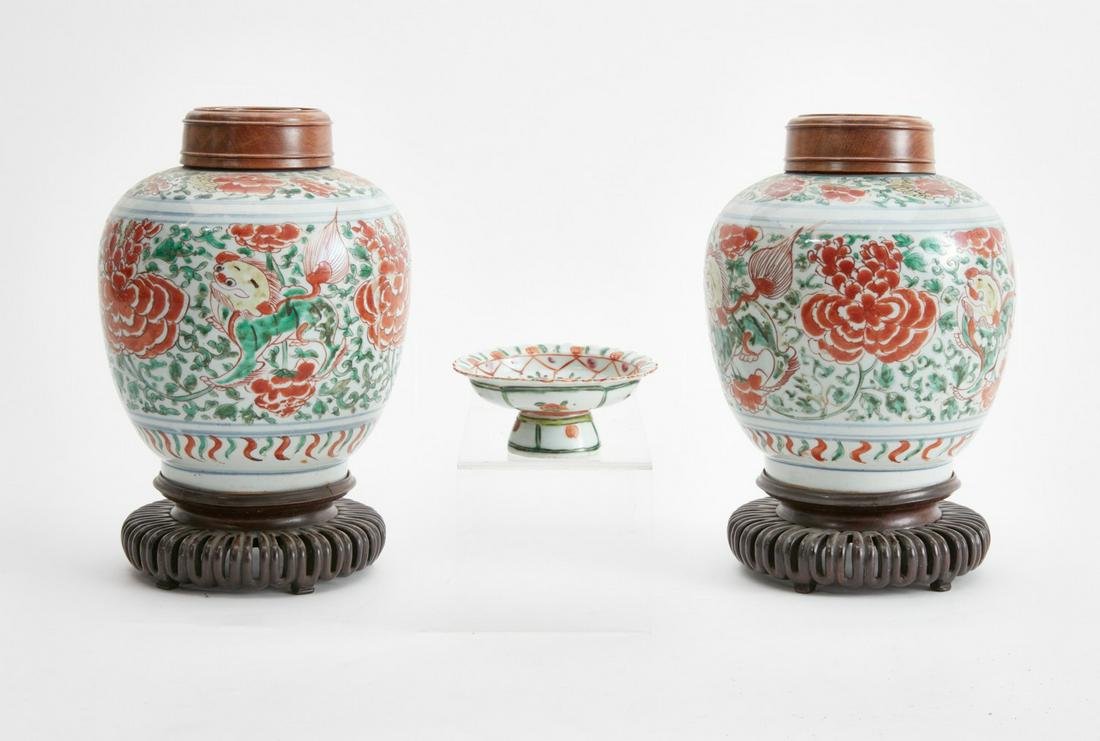 A pair of Chinese Famille Verte porcelain jars (1 of 5)