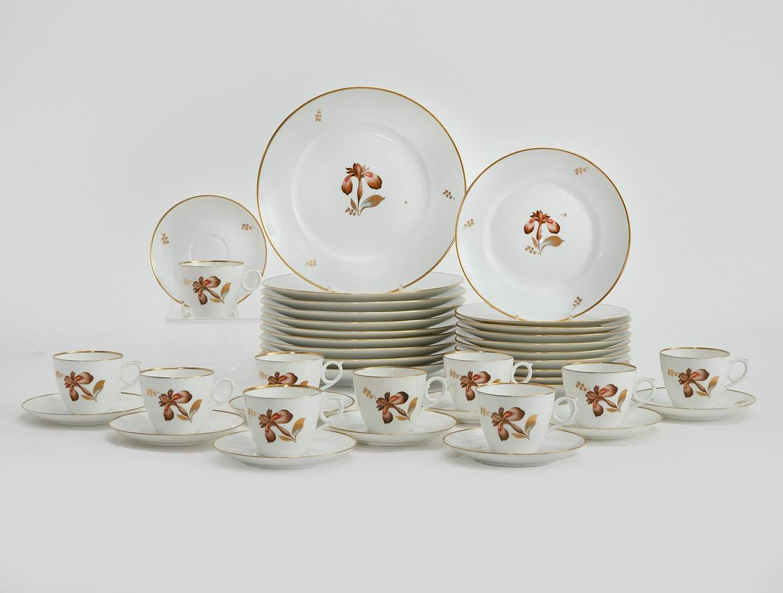 A Royal Copenhagen Brown Iris part dinner set (1 of 5)