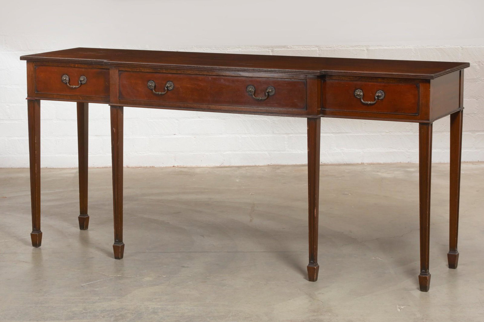 A George III style mahogany serving table (1 of 4)