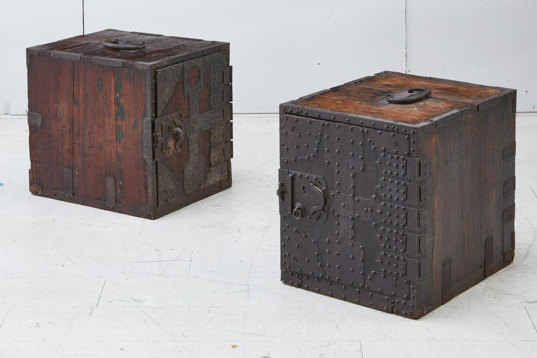 A pair of Japanese tansu chests (1 of 4)