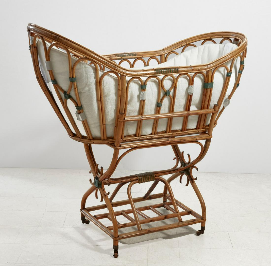 An English bentwood cradle (1 of 3)