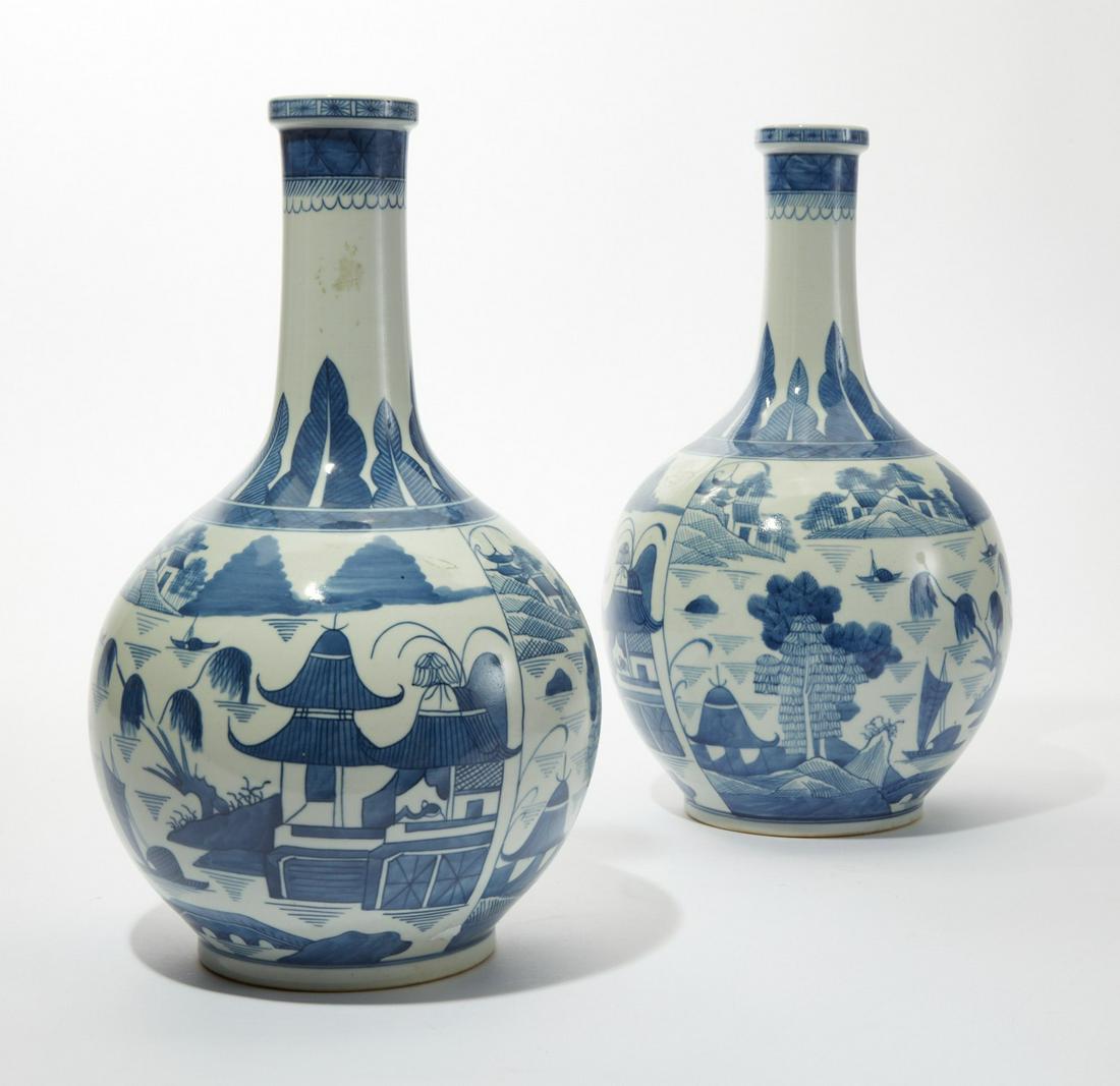 Two Chinese Export style porcelain vases (1 of 3)