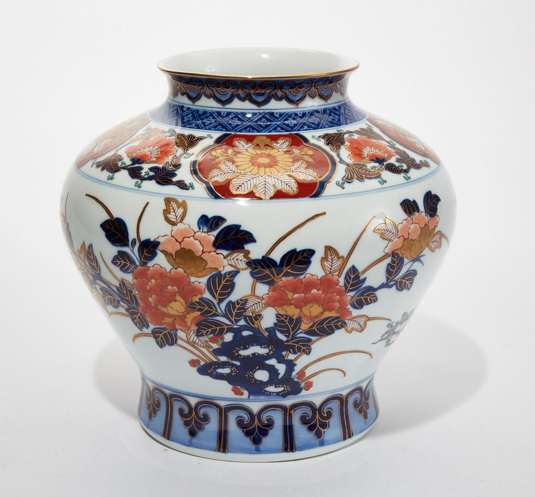 A Chinese gilt and enameled porcelain vase (1 of 3)