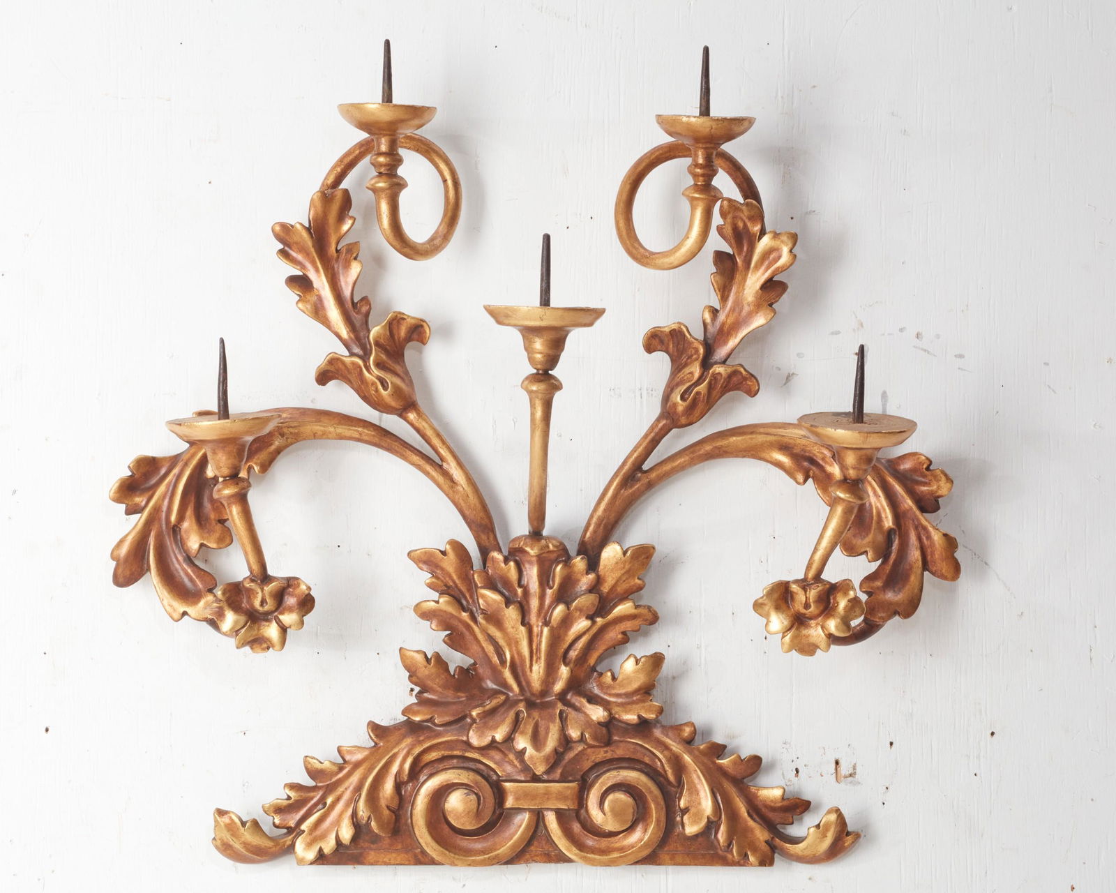 An Italian Neoclassical style giltwood wall light (1 of 4)