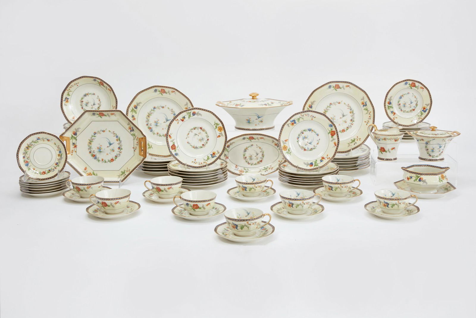 A Theodore Haviland Limoges porcelain Chinon set (1 of 3)