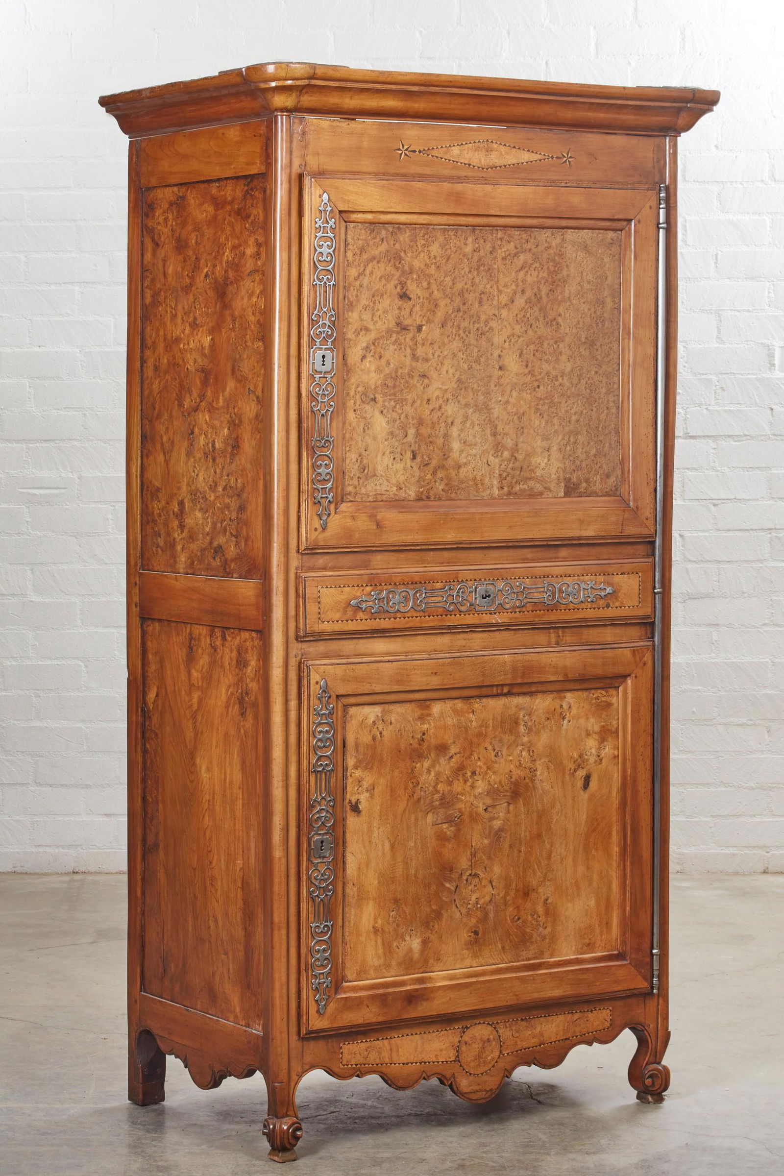 A French Provincial bonnetiere (1 of 5)