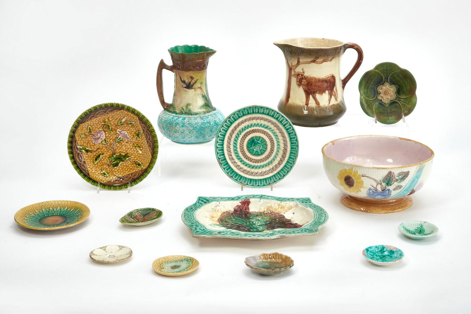 An assorted collection of majolica articles (1 of 4)
