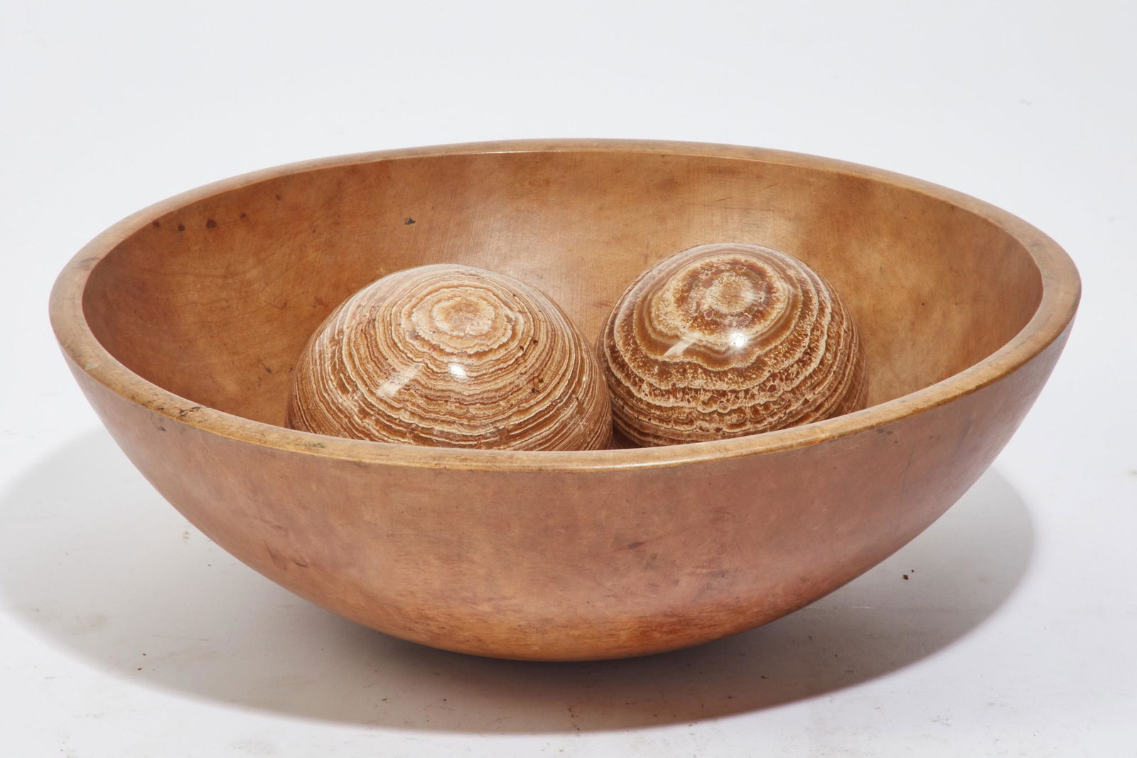 An English turned fruitwood bowl (1 of 2)