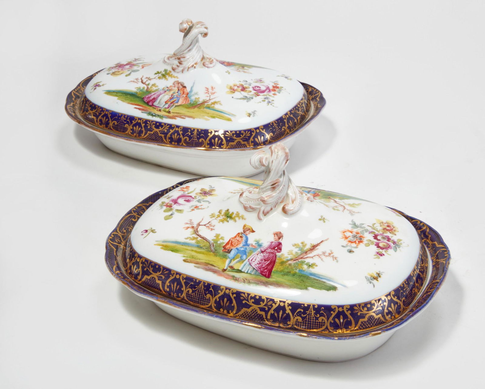 A pair of Meissen porcelain vegetable dishes (1 of 5)