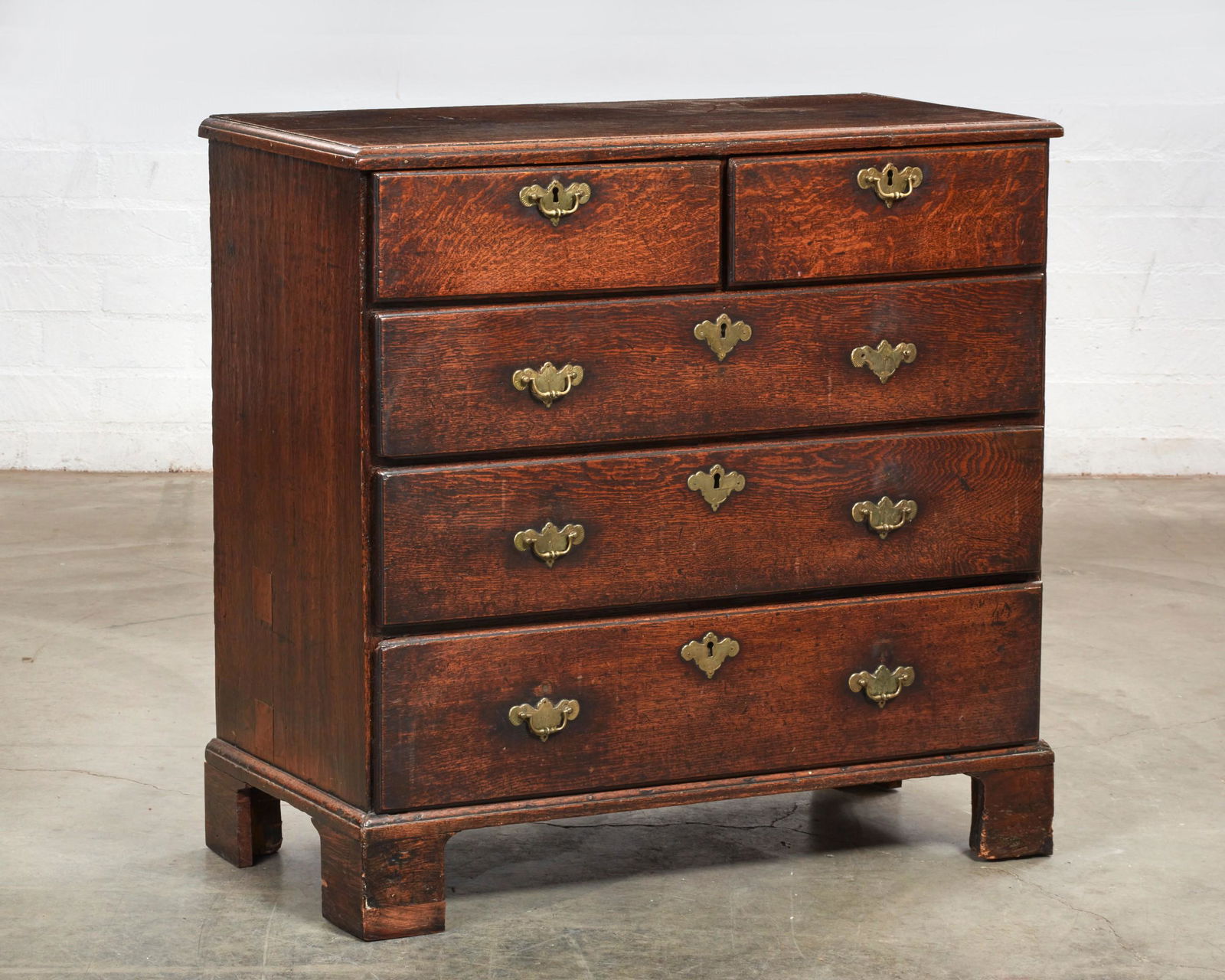 A George III oak chest of drawers (1 of 4)