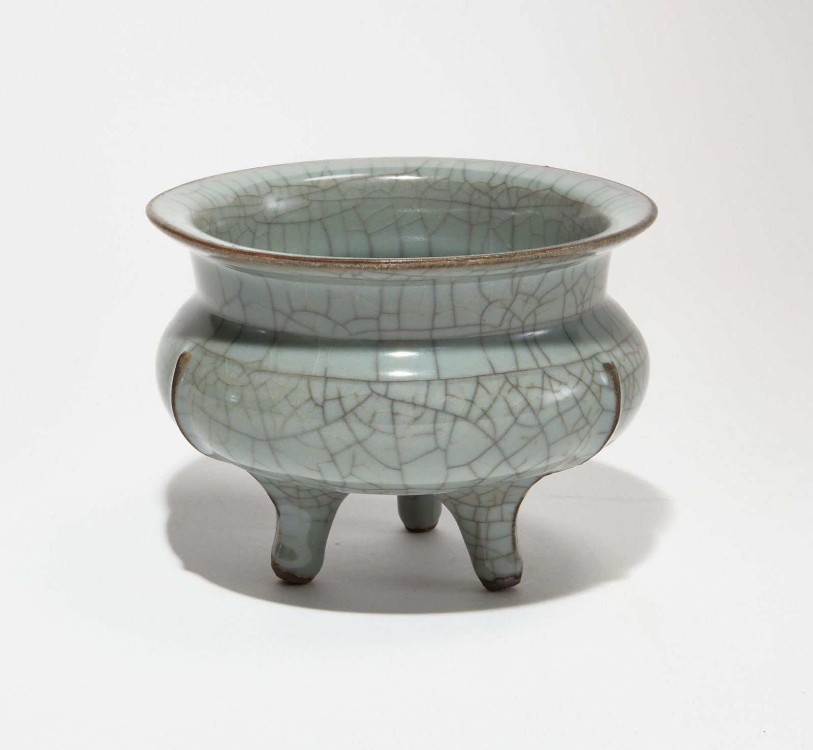 A Chinese crackle glazed porcelain tripod bowl (1 of 3)