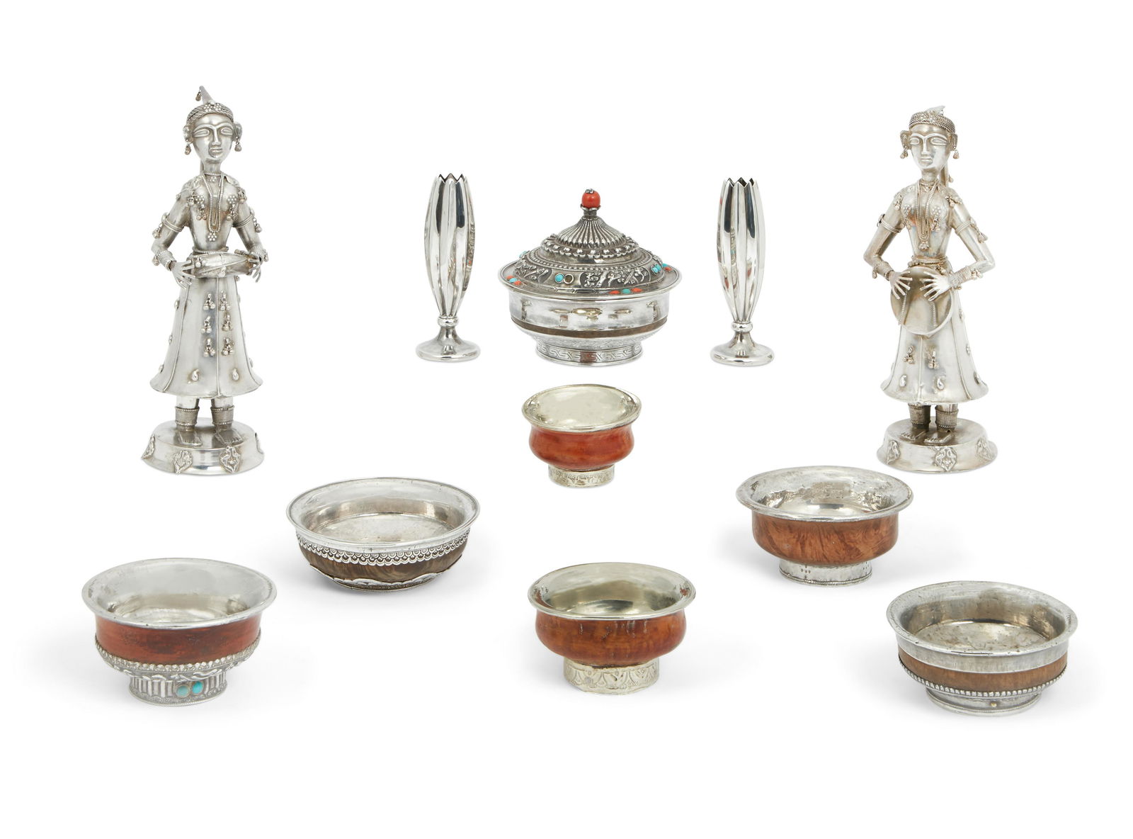 Eleven pieces of Asian metalware (1 of 5)