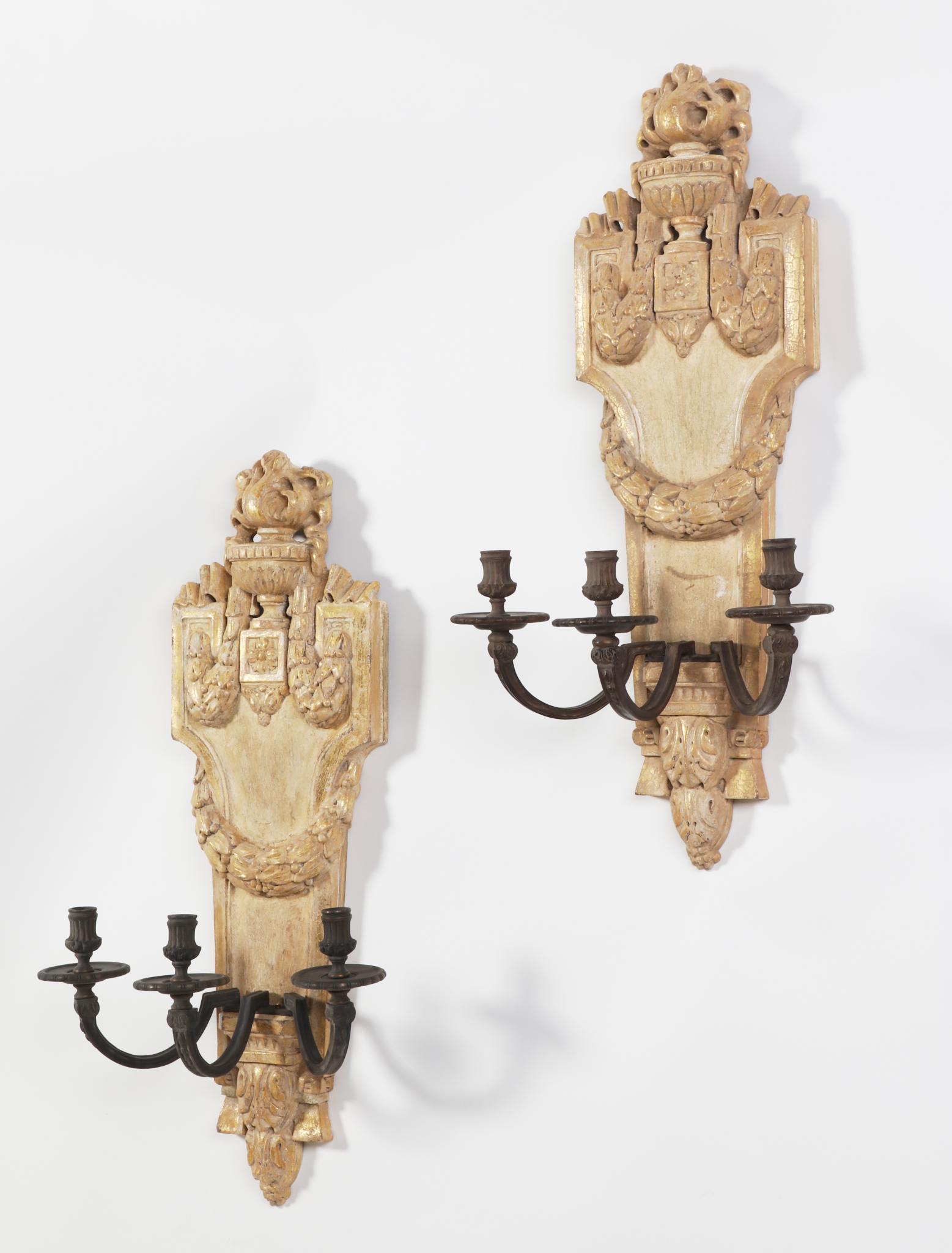A pair of Hendrix Allardyce Madeleine wall lights (1 of 3)