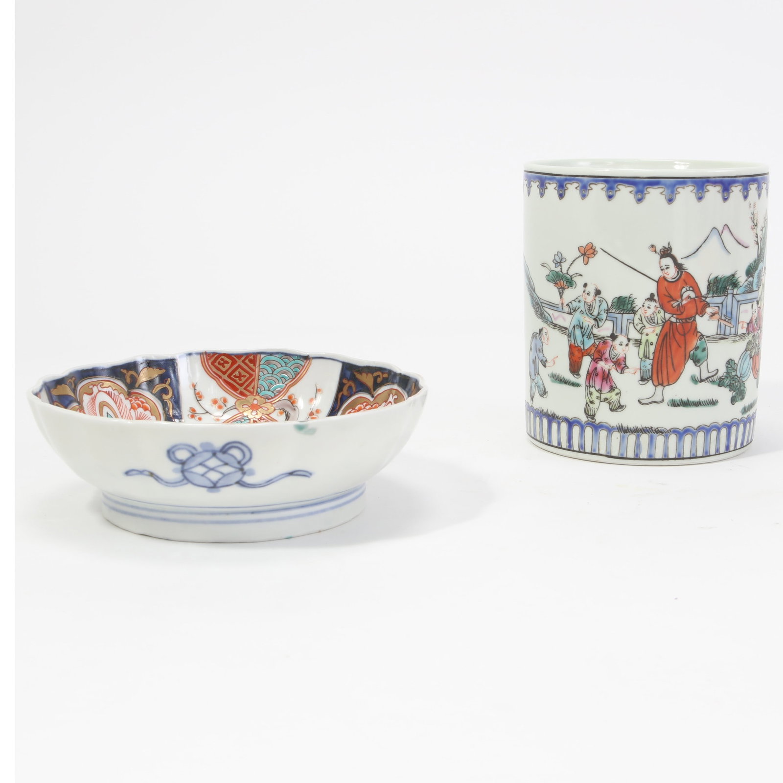 A Chinese porcelain brush pot and bowl: A Chinese porcelain brush pot and bowl The brushpot with square seal mark to underside, the bowl with single circle mark. (2) the brushpot height 5 1/4in (13cm); diameter 4 1/2in (11.5cm)