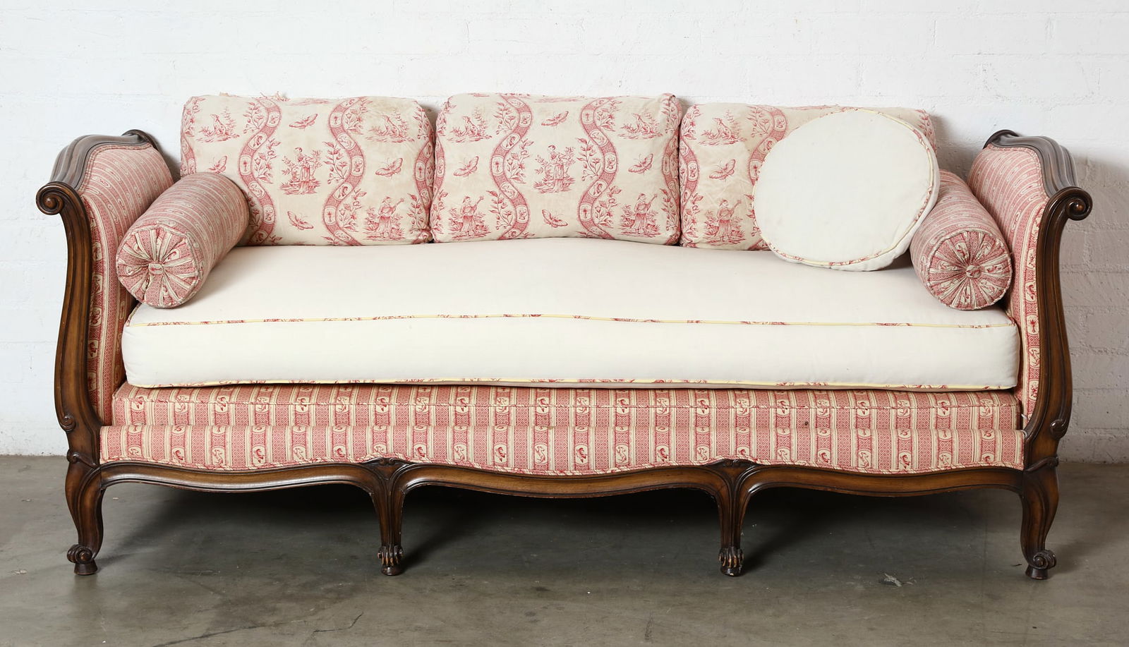 A Louis XV style beechwood daybed (1 of 11)