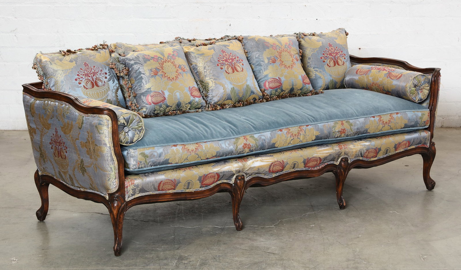 A Louis XV style beechwood canape: A Louis XV style beechwood canape late 19th / early 20th century height 26in (66cm); width 36in (91.5cm); depth of seat 27in (68.5cm)