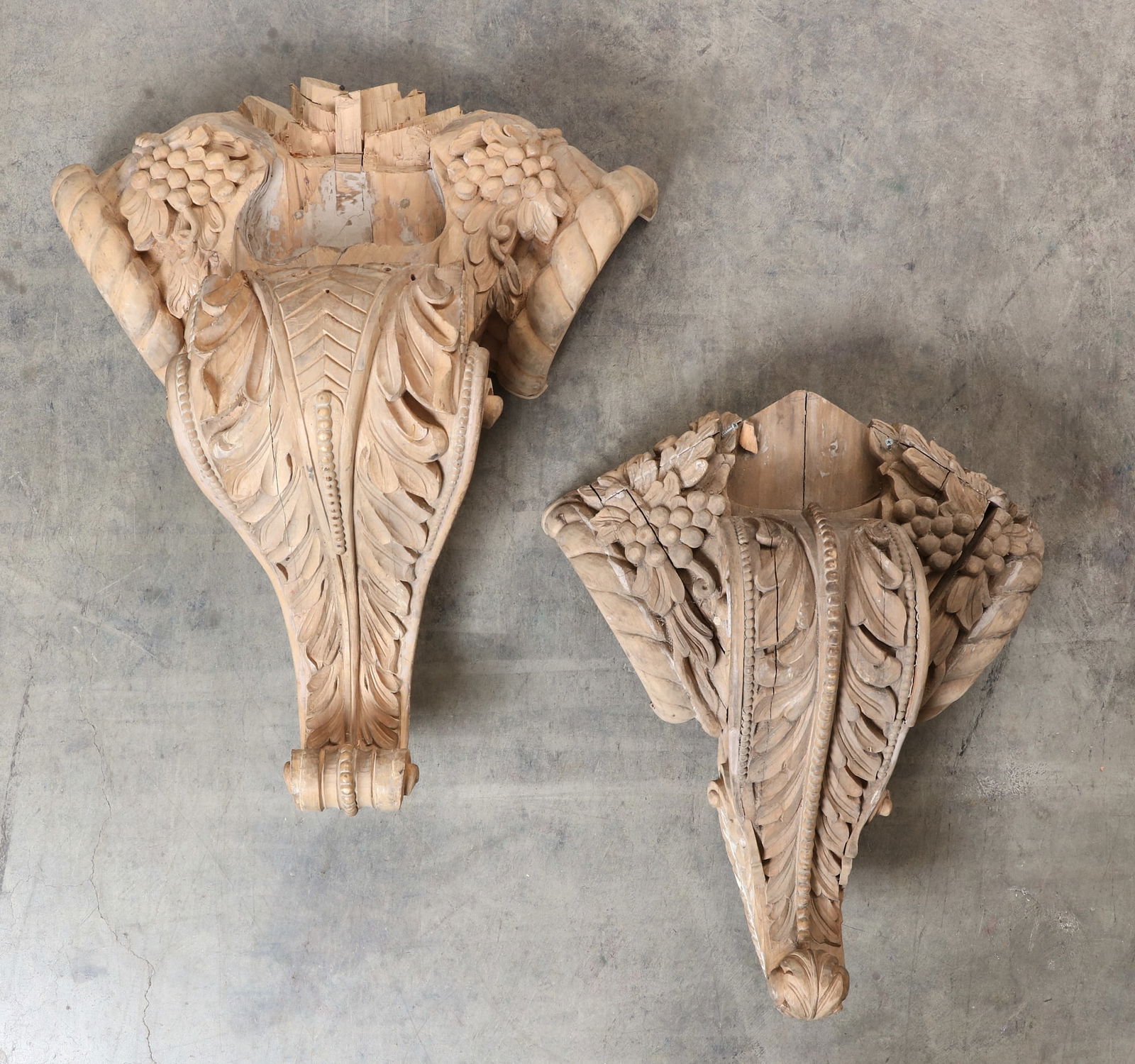 A pair of Neoclassical style pine corbels, modern (1 of 5)