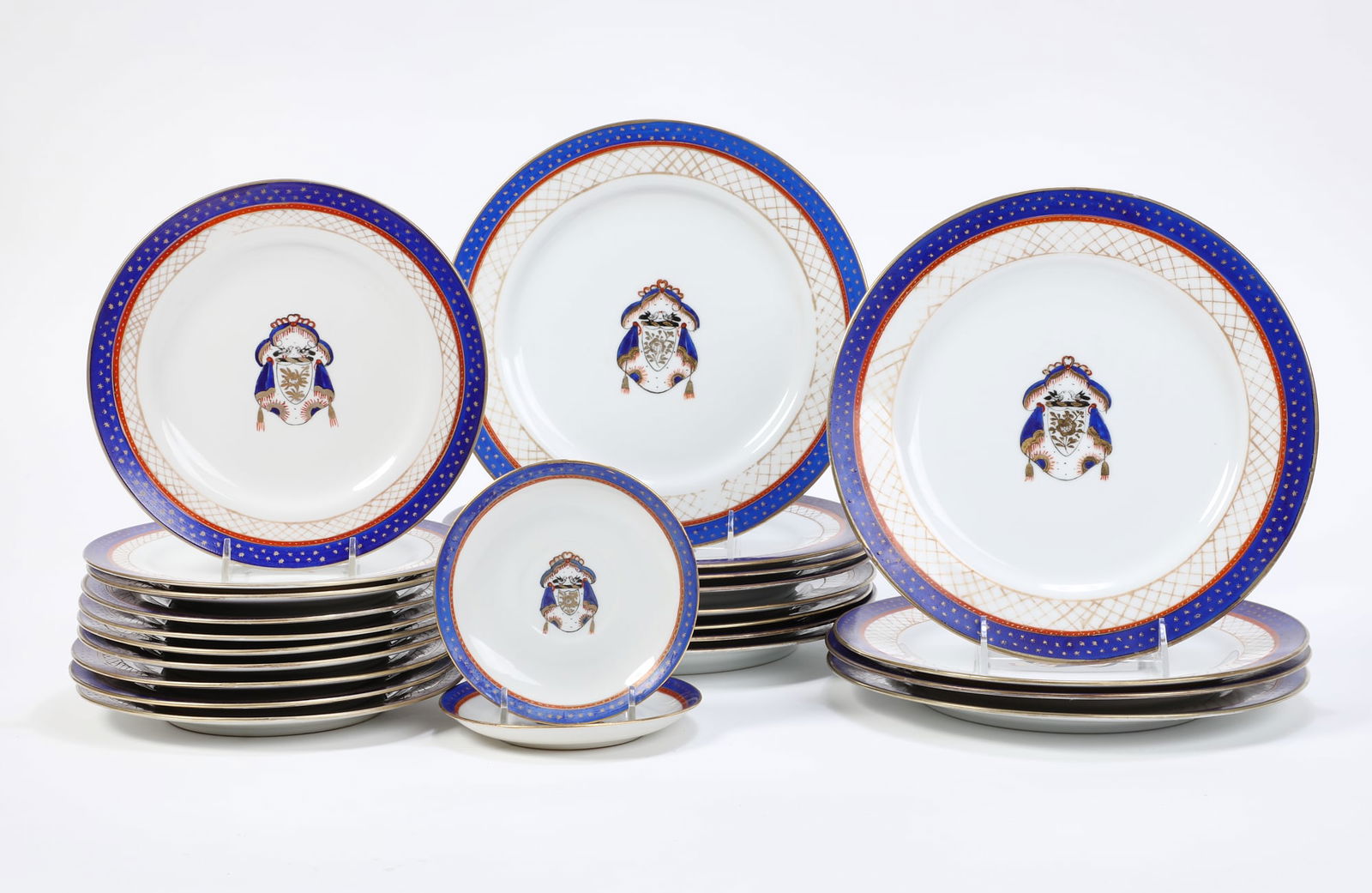 Group Chinese armorial Export porcelain dishes (1 of 4)