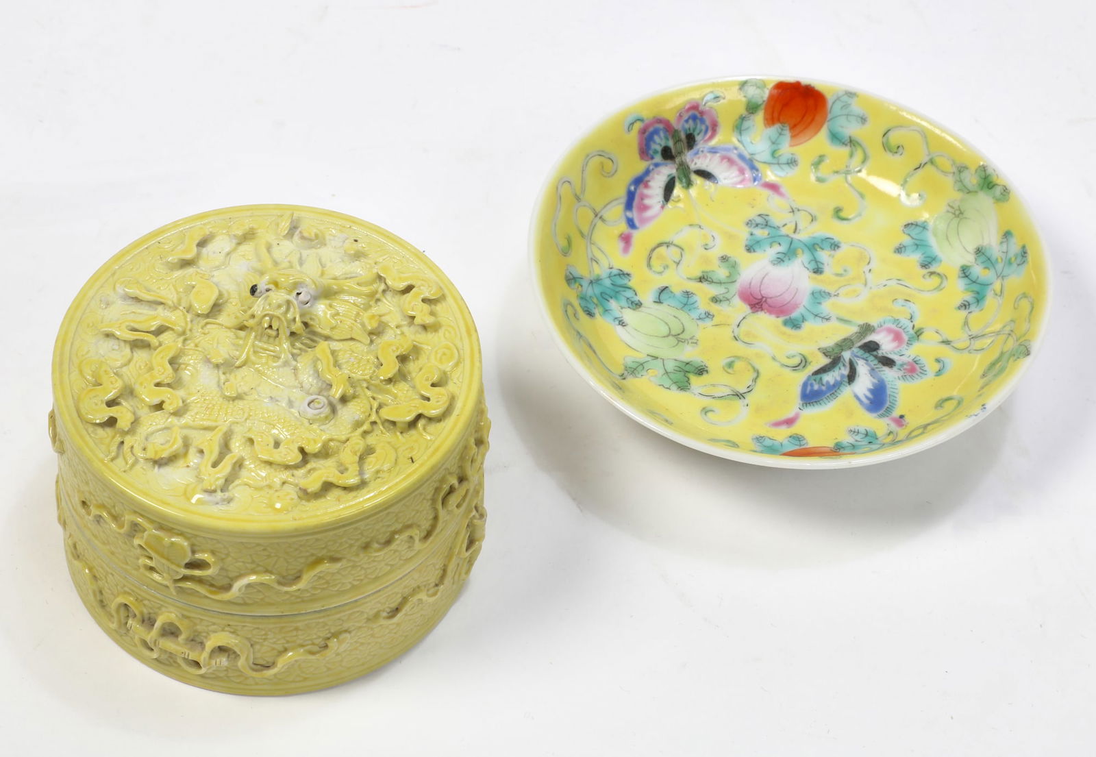 A Chinese porcelain yellow box and a yellow dish (1 of 5)