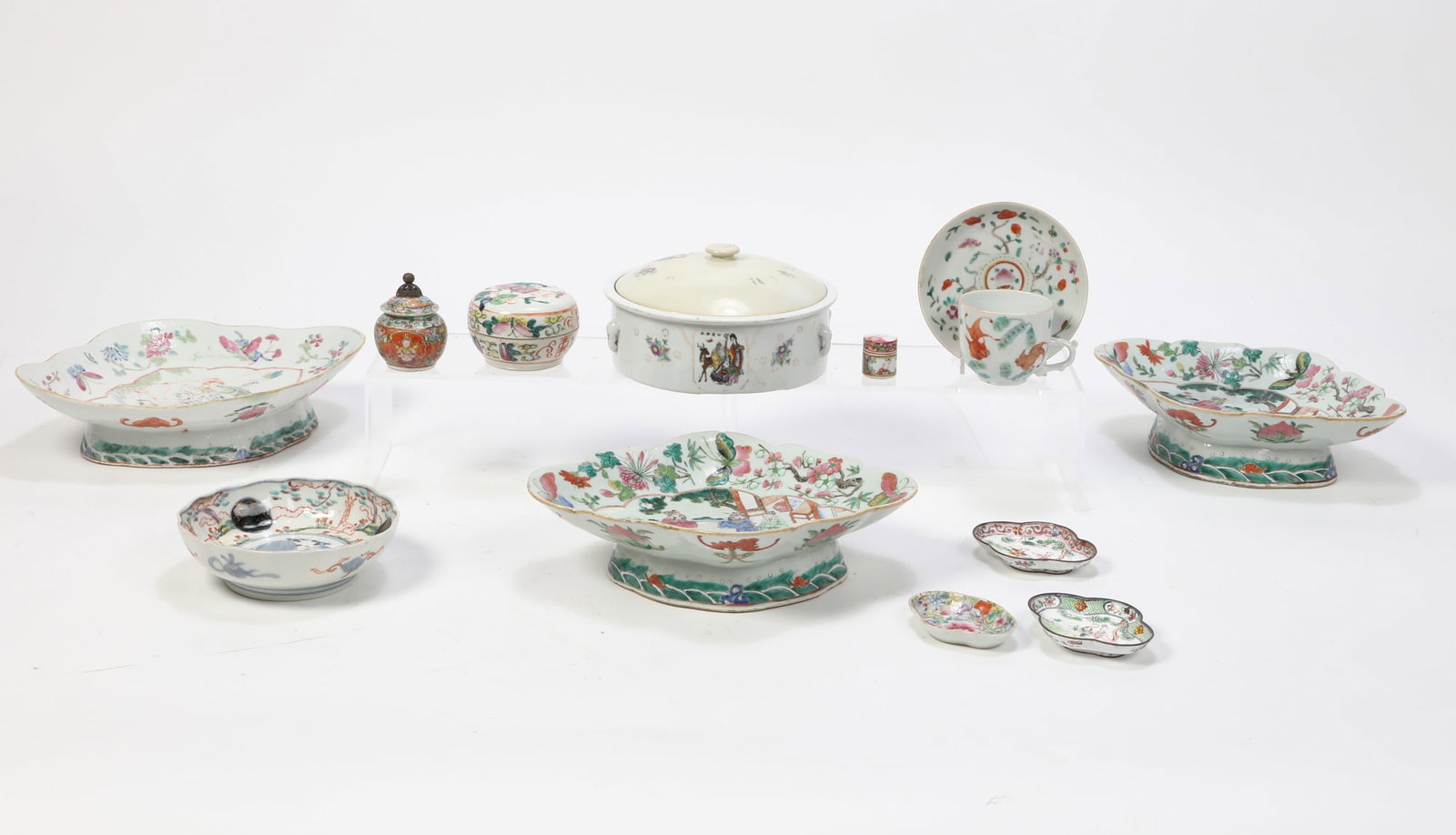Twelve Chinese porcelain table articles (1 of 5)