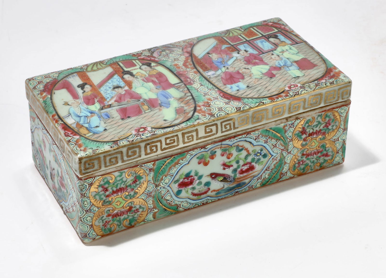 Chinese Export Famille Rose porcelain lidded box (1 of 5)