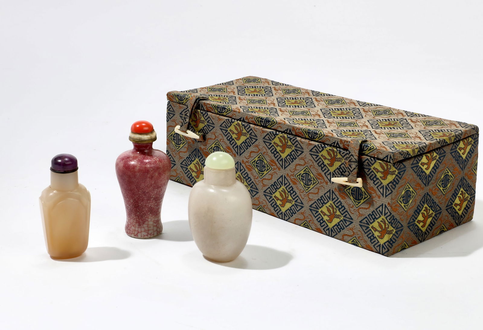 A group of three Chinese snuff bottles (1 of 4)