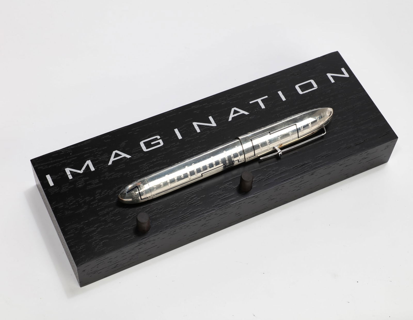 An Omas Imagination sterling silver fountain pen (1 of 4)