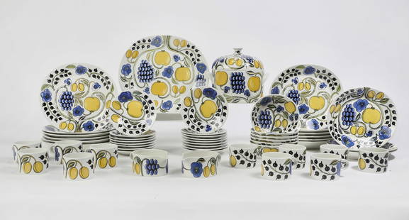 An Arabia of Finland ceramic part dinner service: An Arabia of Finland ceramic part dinner service in the Paratiisi patternmodernComprising twelve 11 1/2in oval dinner plates, three 10in oval plates, one 8 3/4in salad plate, six 6 3/4in oval bowls, s