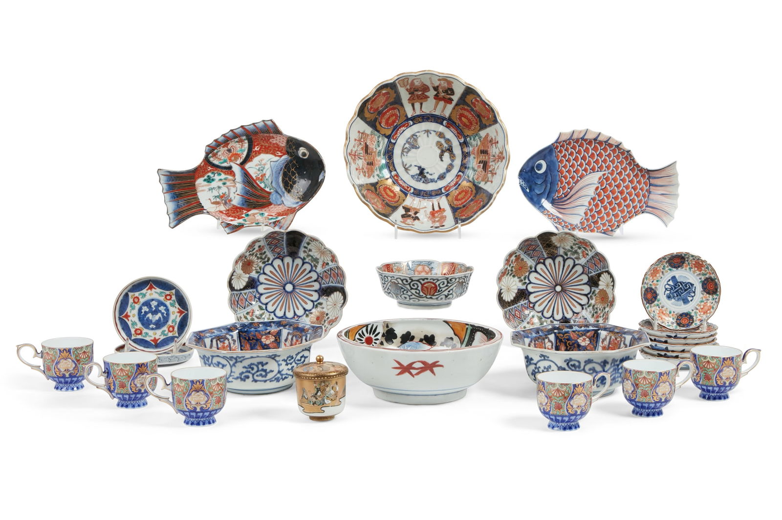 A group of Japanese Imari and Kutani tableware (1 of 8)