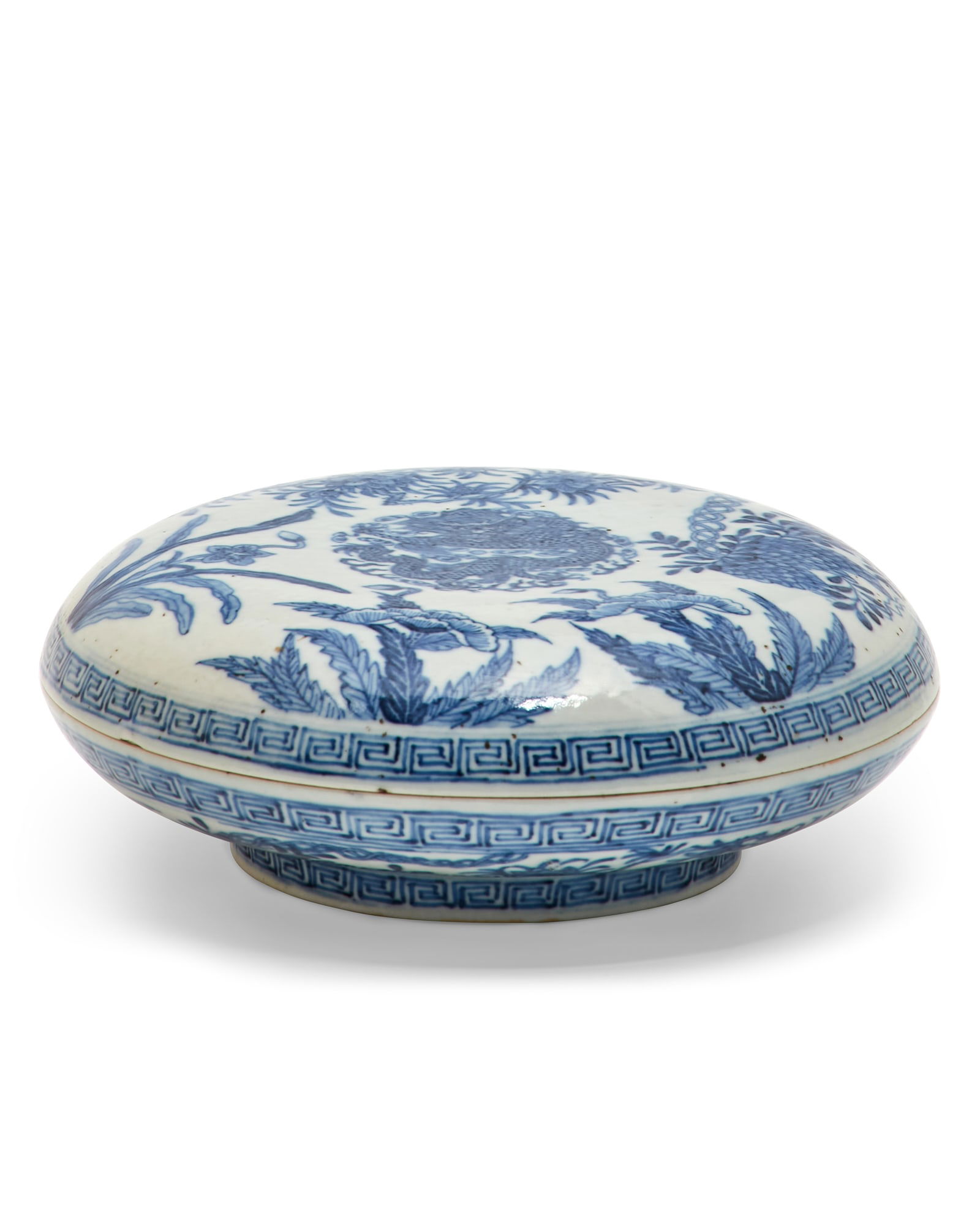 A Chinese blue and white porcelain covered box (1 of 9)