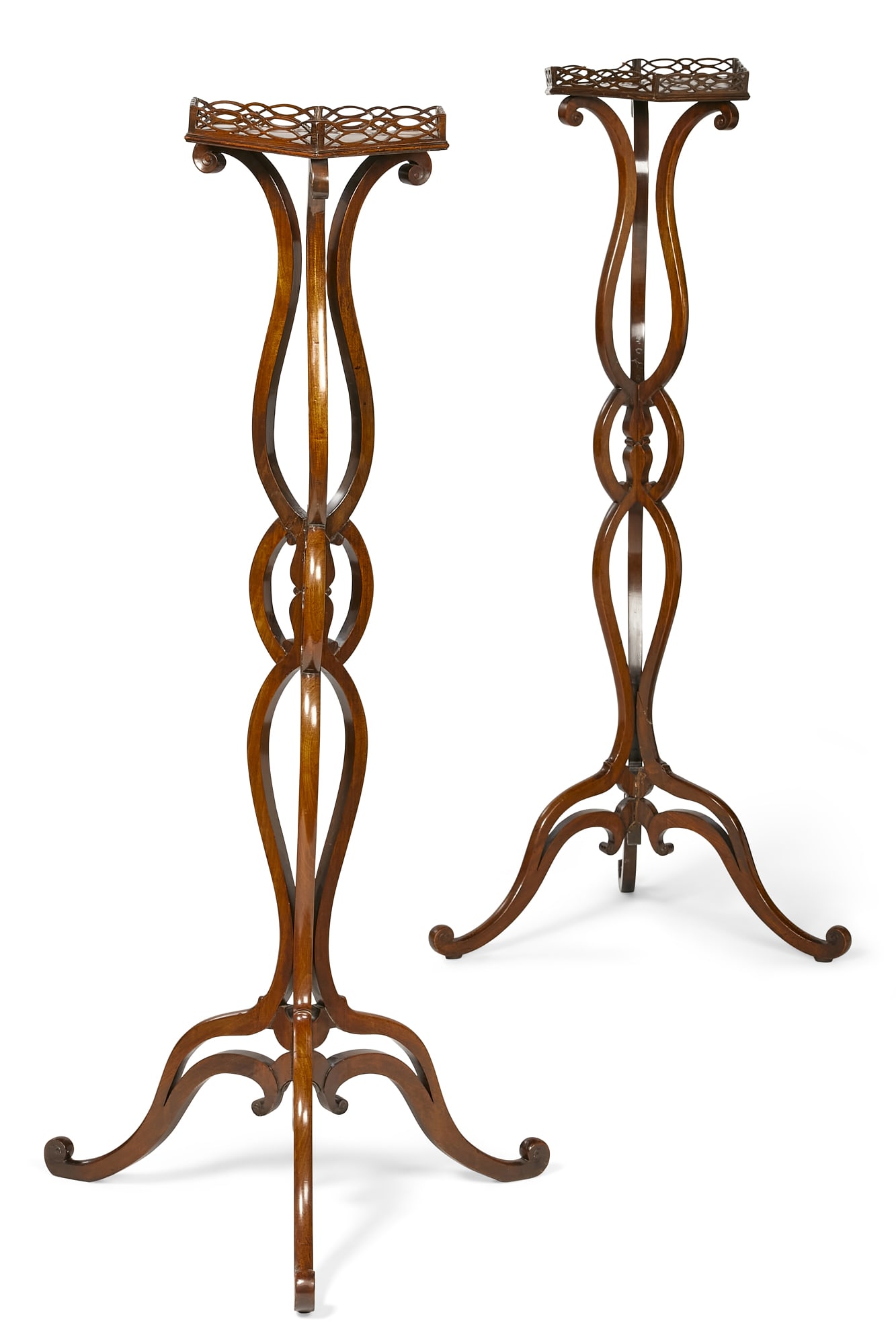 A pair of George III mahogany candle stands (1 of 13)