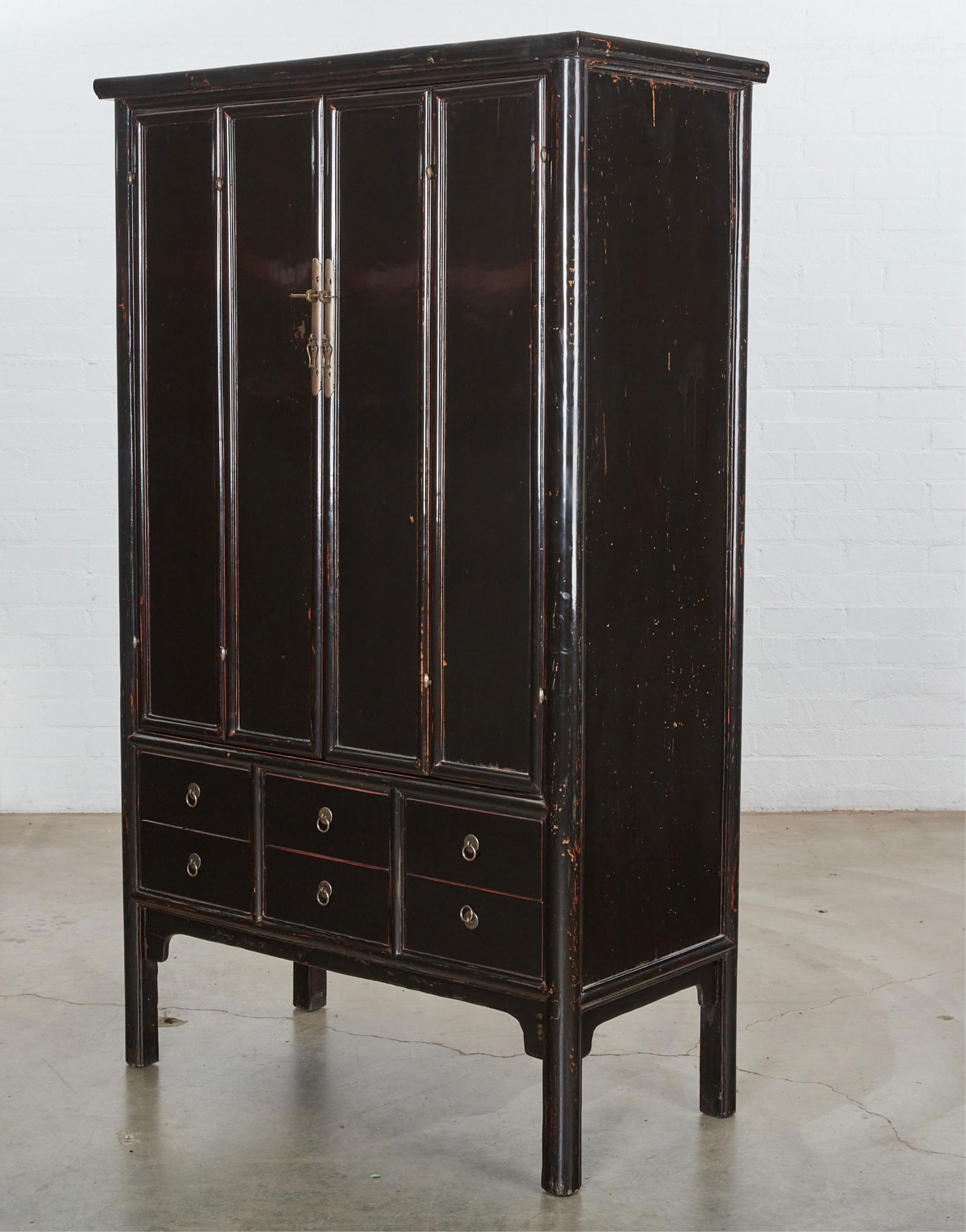 A Chinese black lacquered cupboard (1 of 12)