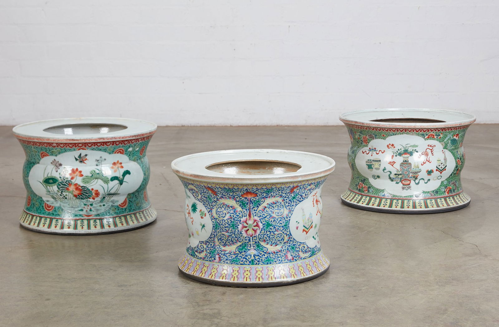 Three large Chinese porcelain stands (1 of 6)