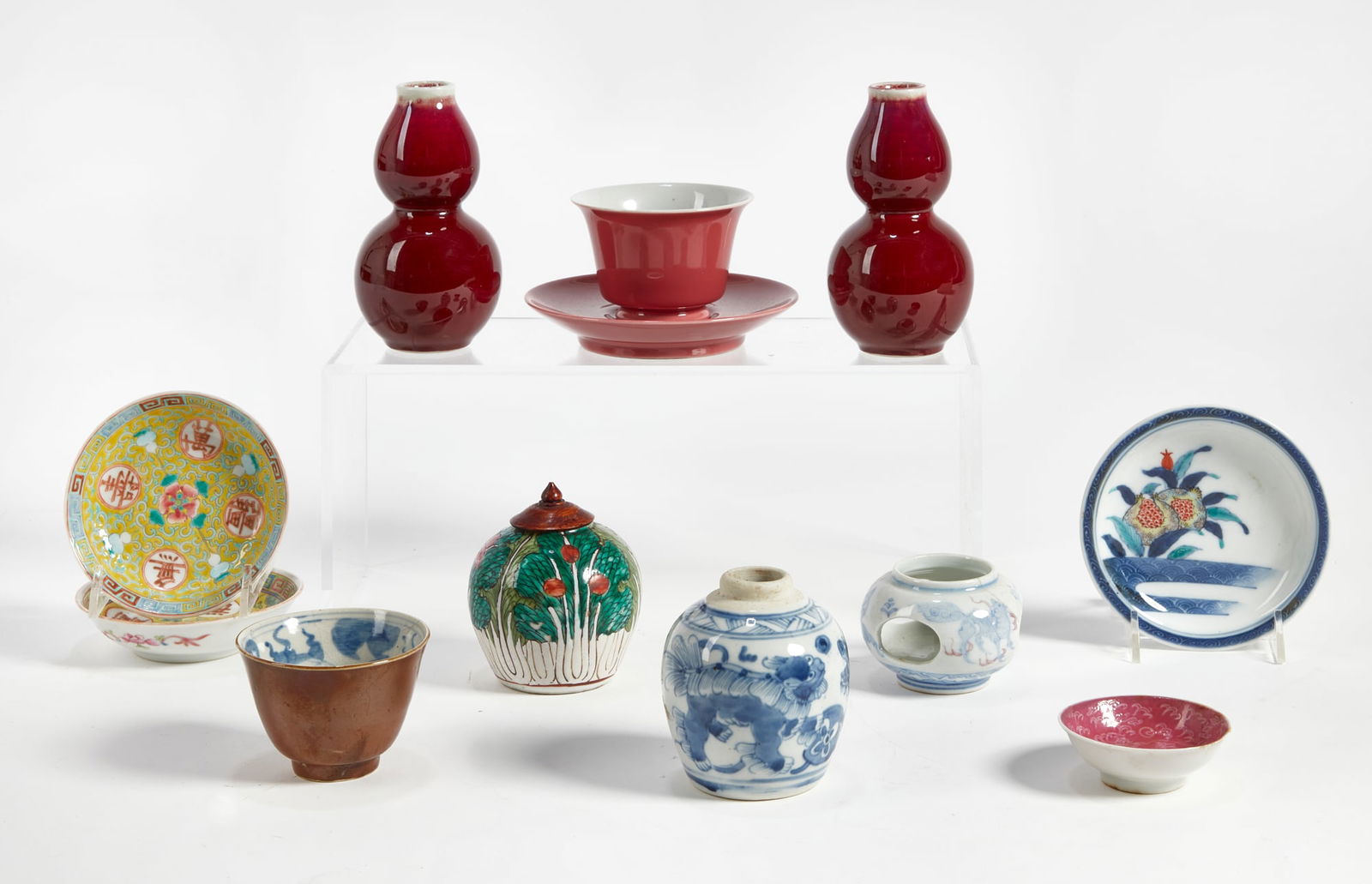 A group of eleven small Asian porcelain articles (1 of 4)