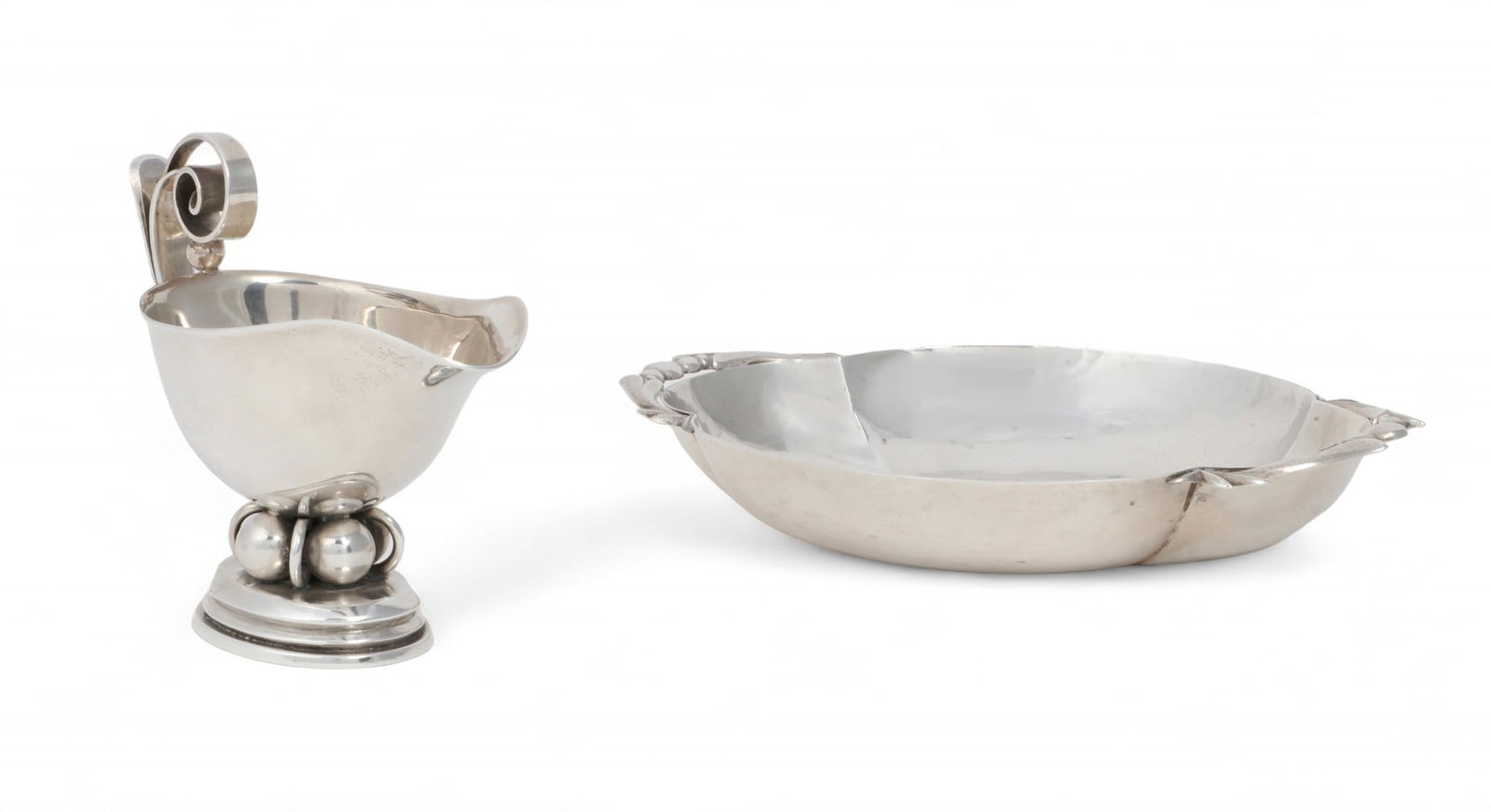 Two American sterling silver Modernist tablewares (1 of 5)