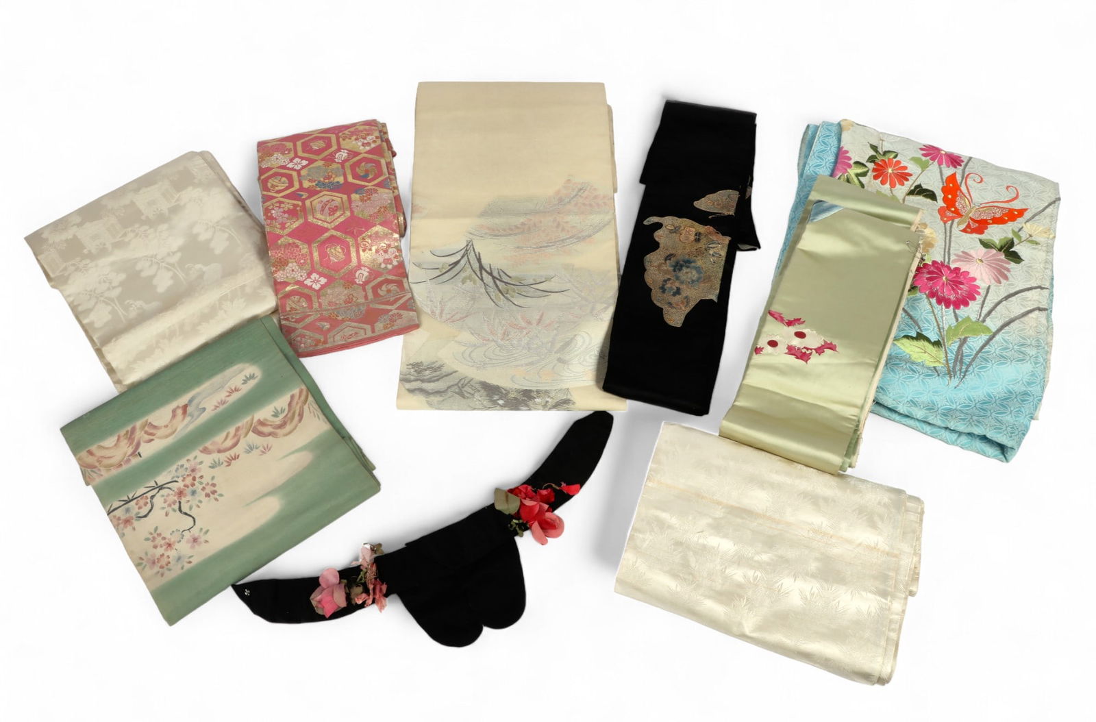 A collection of a Japanese silk kimono and obi (1 of 3)